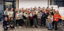 Teilnehmer*innen des ersten come with(me) Makeathon im UnternehmerTUM MakerSpace 