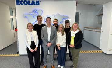 Teilnehmende am Kick-off zwischen der Ecolab Engineering GmbH und der Franz-von-Kohlrenner Mittelschule 