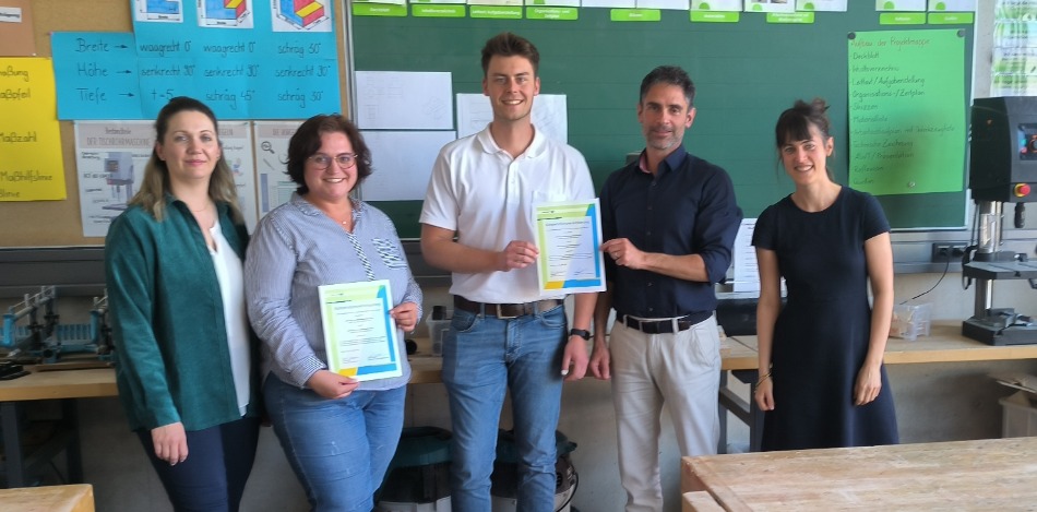 Teilnehmer*innen am Kick-off zwischen der Schneider Elektric Sachsenwerk GmbH und der Otto-Schwerdt-Mittelschule Regensburg